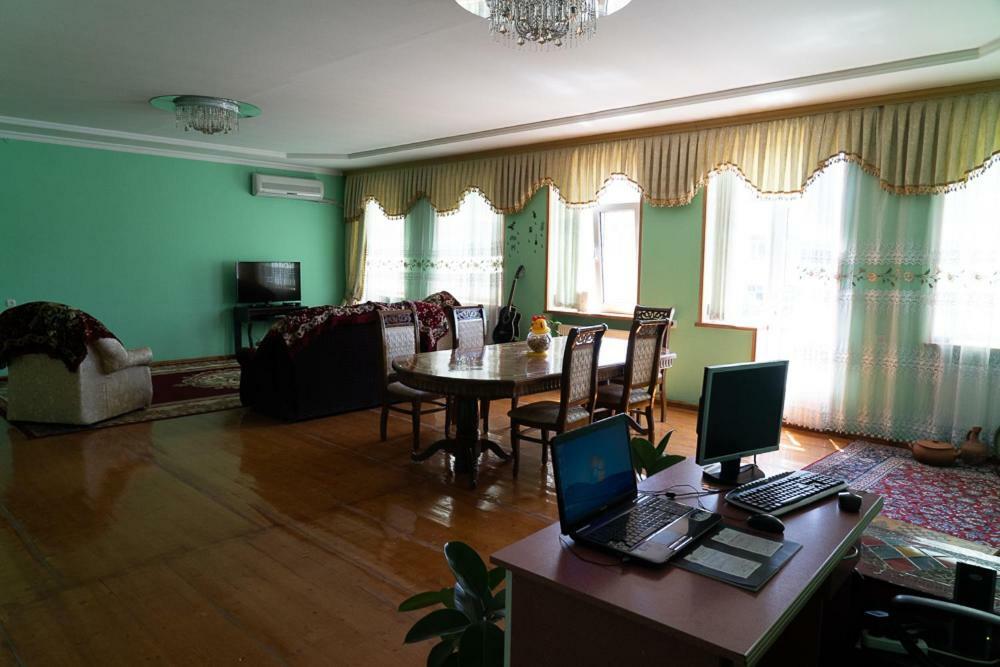 Khurma Hostel Ganja Esterno foto