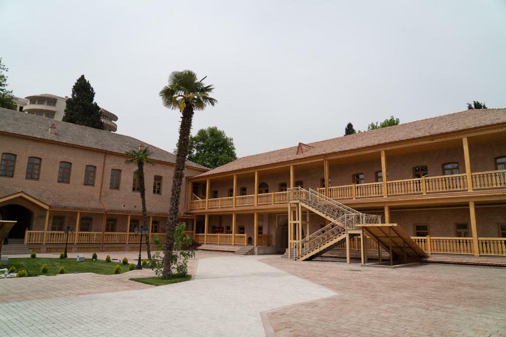 Khurma Hostel Ganja Esterno foto
